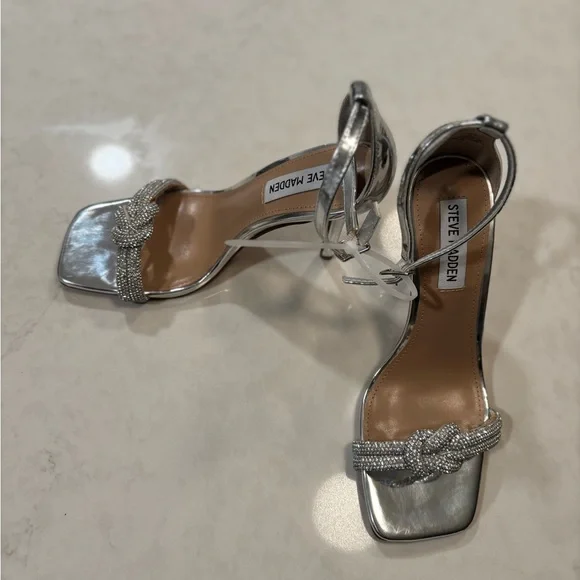 Steve Madden Silver Women's Heels - Picture 2 of 4